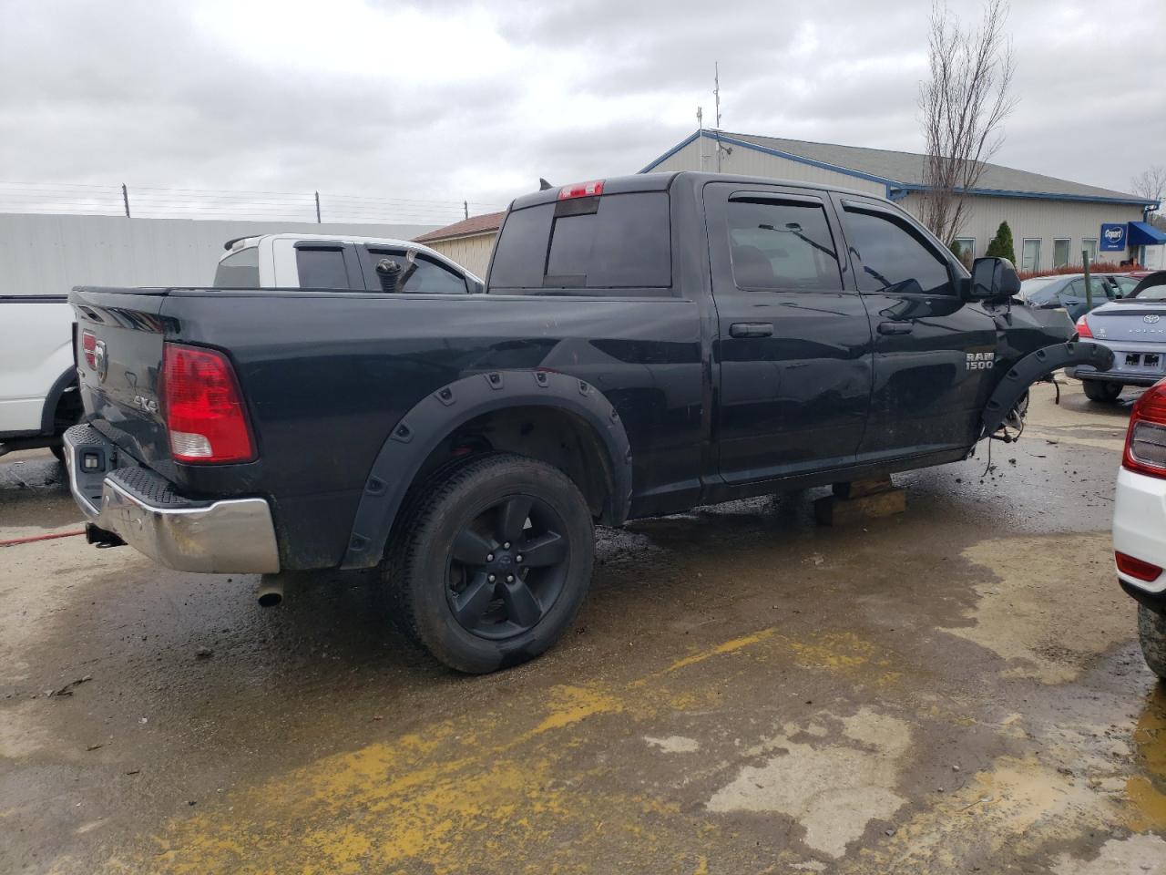 2016 RAM 1500 - Image 3