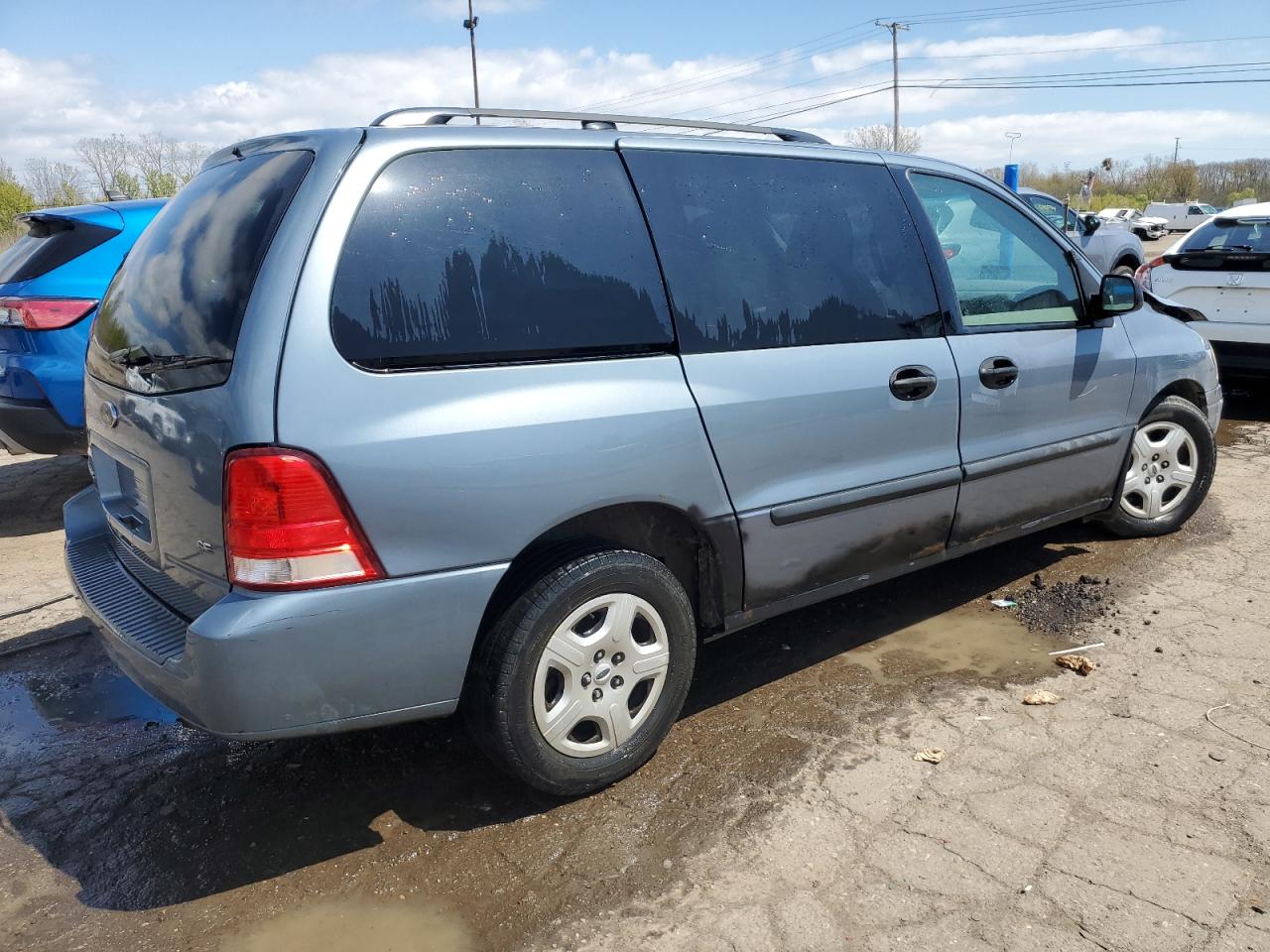 2FMZA51625BA05318 2005 Ford Freestar Se