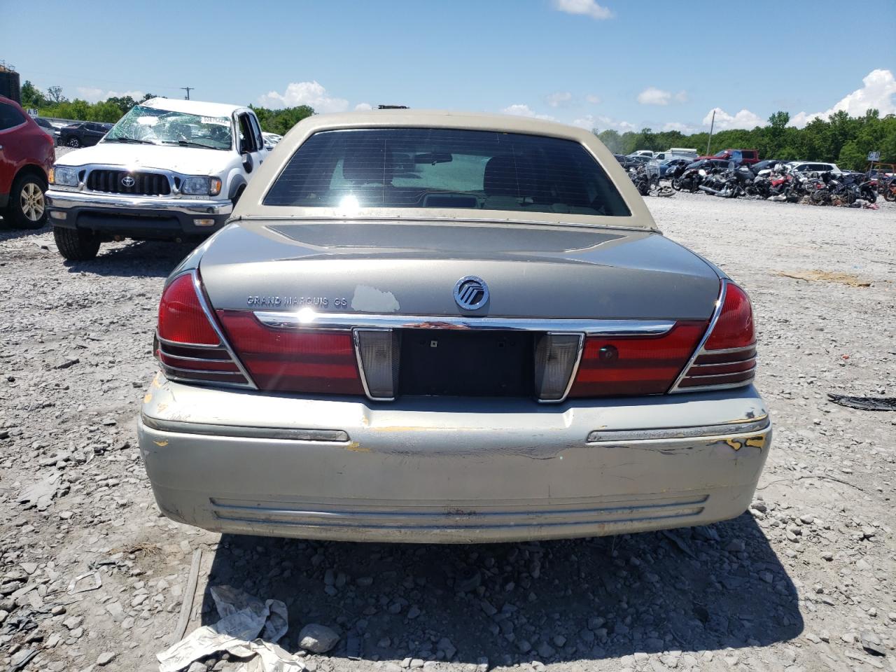 2004 Mercury Grand Marquis Gs VIN: 2MEFM74W24X663047 Lot: 68633964