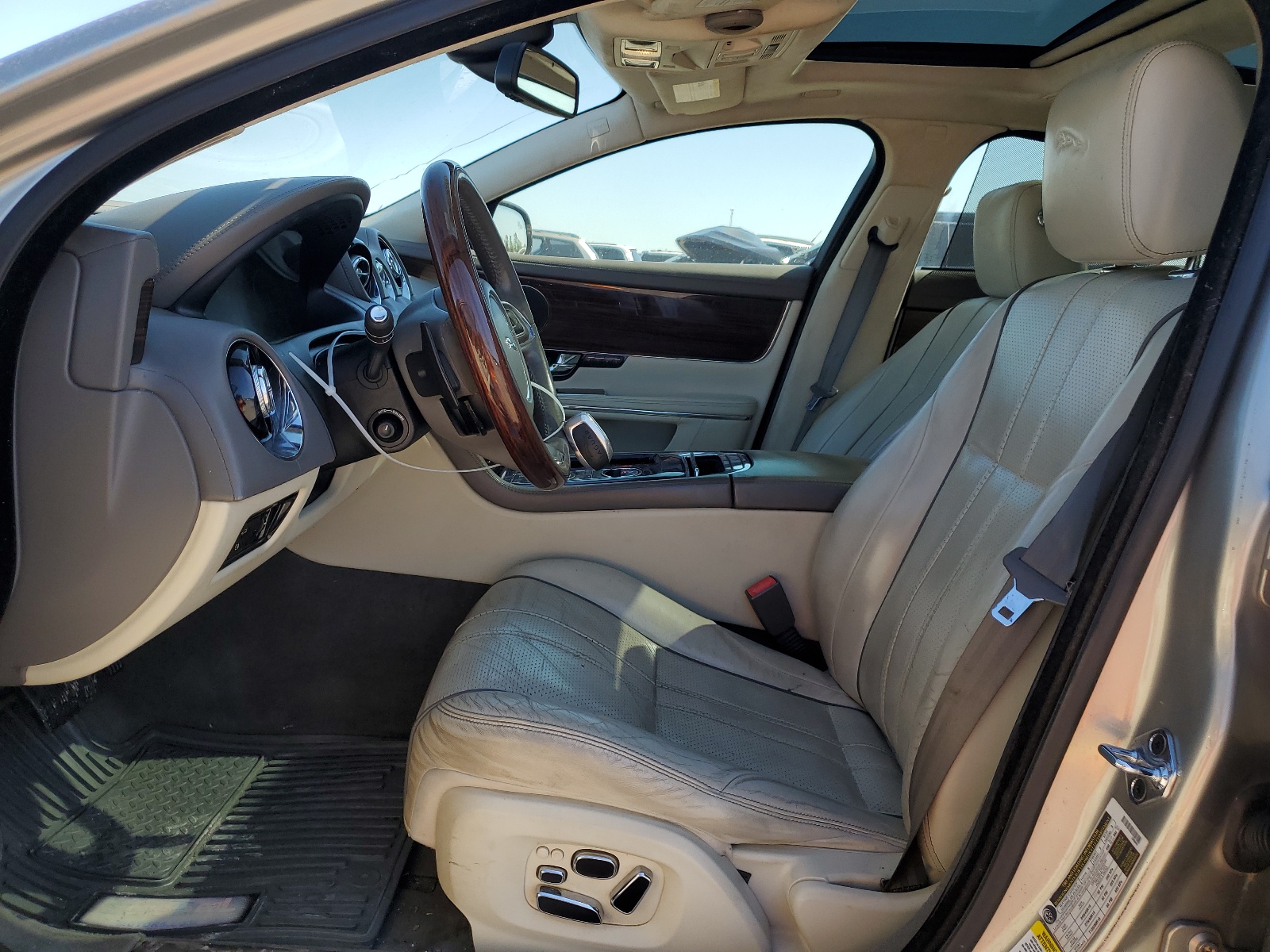 SAJWA2GB9BLV10571 2011 Jaguar Xjl