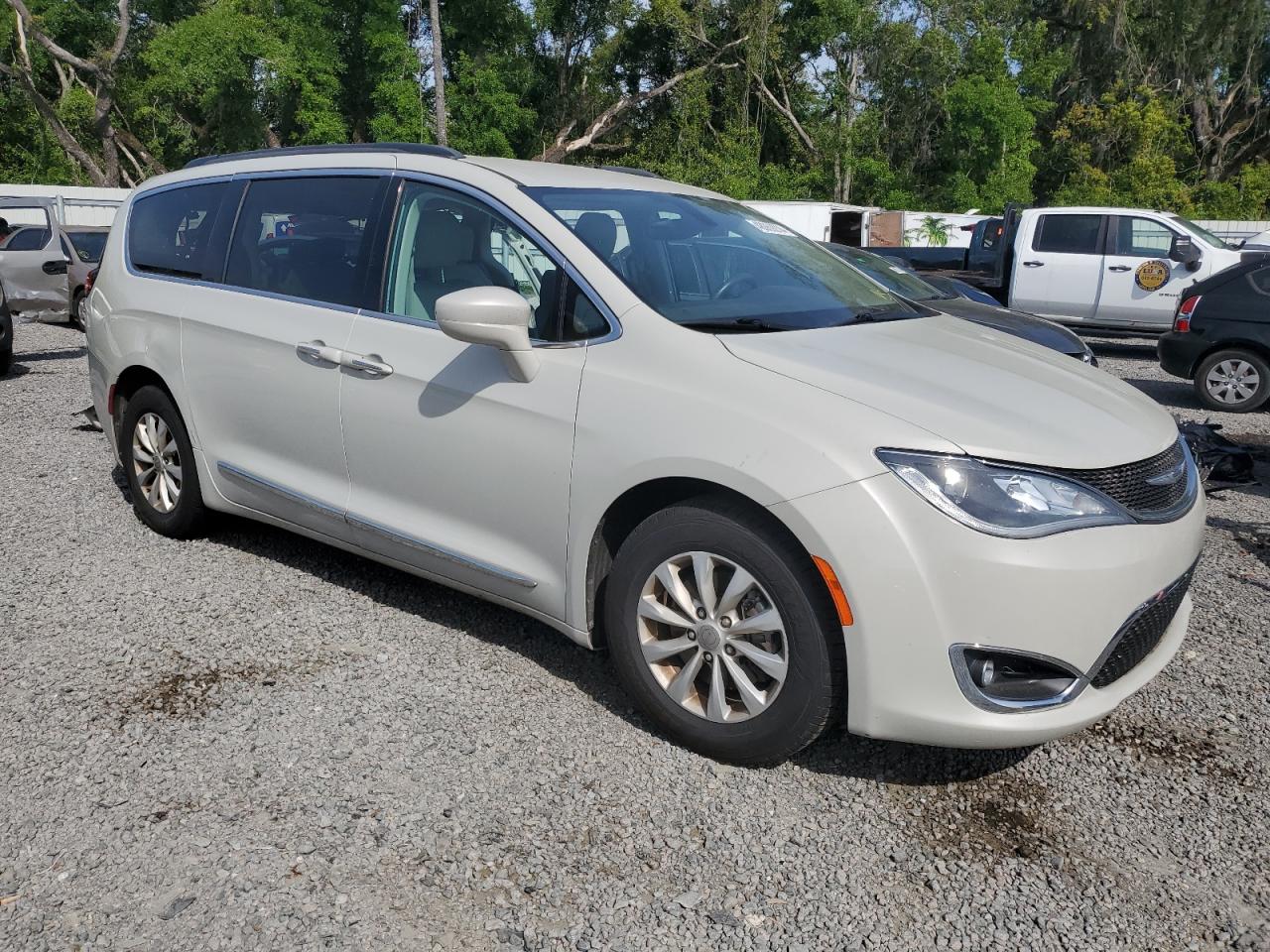 2017 Chrysler Pacifica Touring L VIN: 2C4RC1BG2HR553703 Lot: 48069214