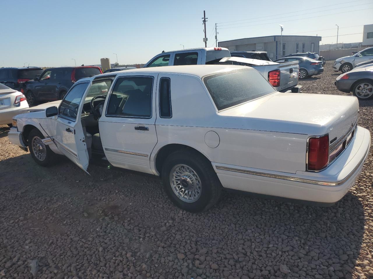 1997 Lincoln Town Car - Image 2