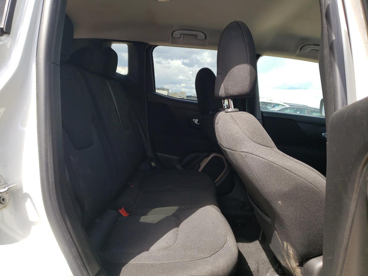 2017 Jeep Renegade - Image 11