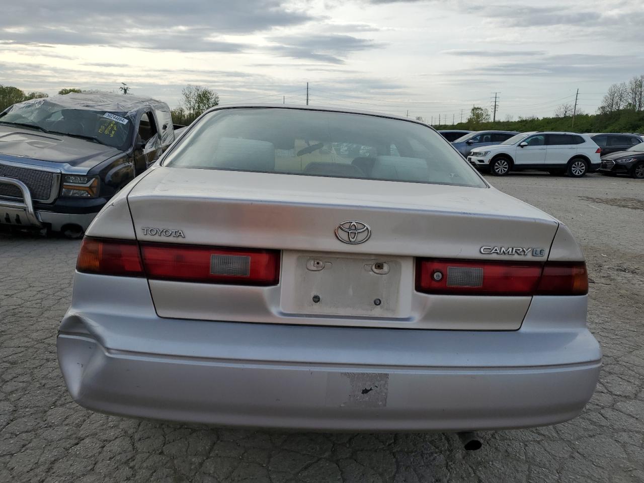 4T1BG22KXWU369735 1998 Toyota Camry Ce