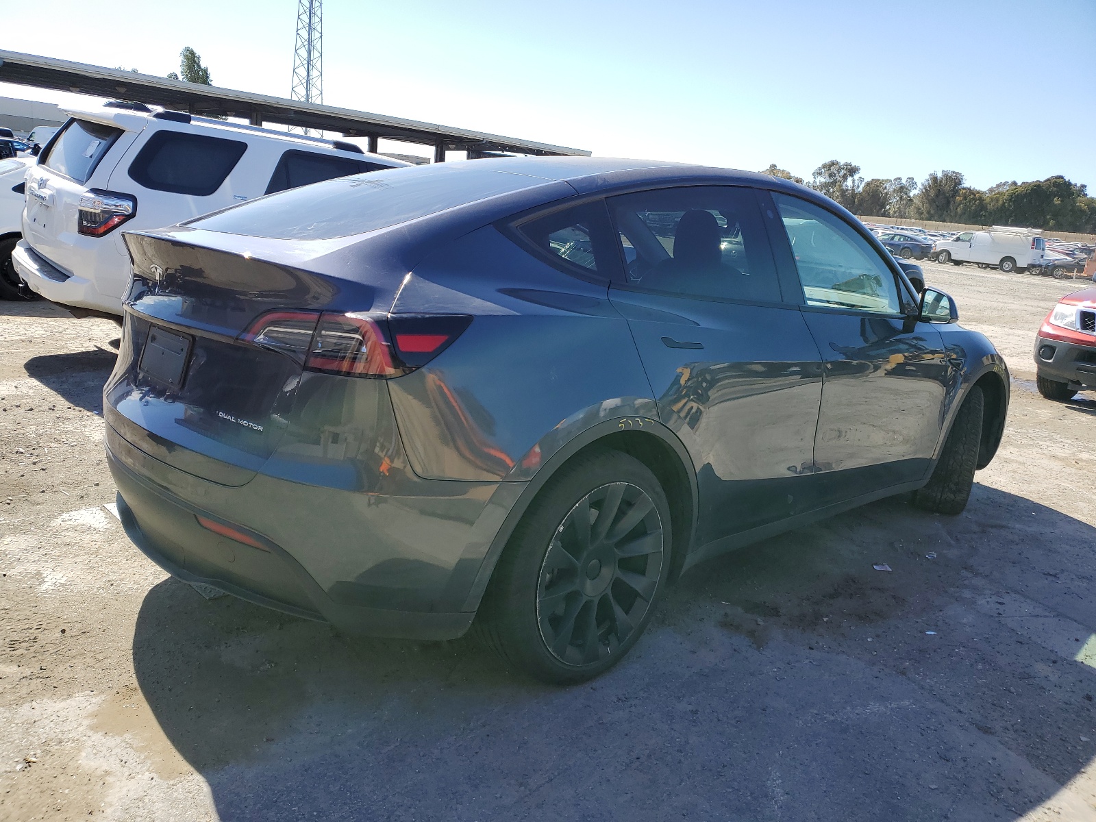 2023 Tesla Model Y vin: 7SAYGDEE2PF630739