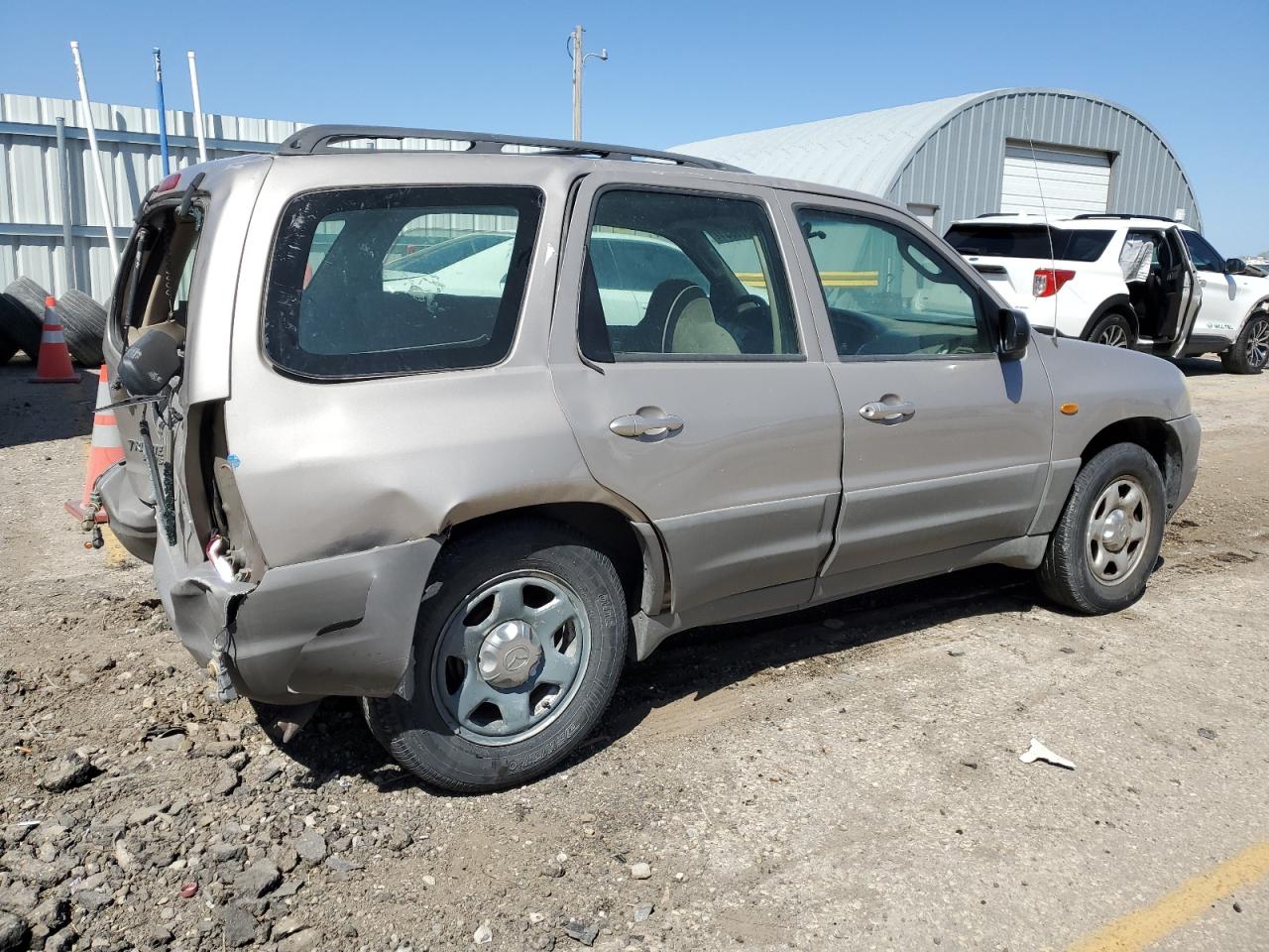 2001 Mazda Tribute Dx gold null gas 4F2YU07101KM13953 photo #4