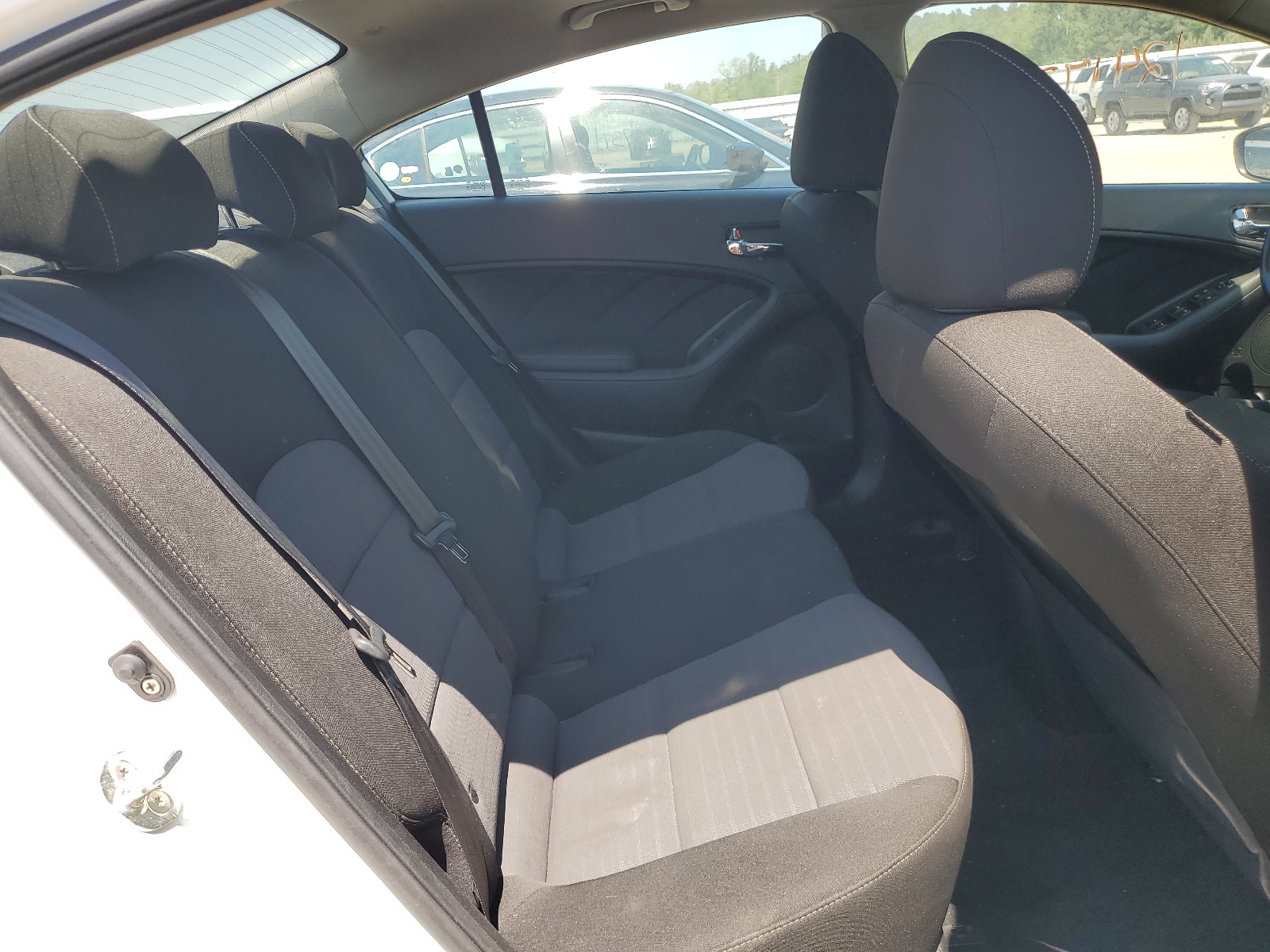 3KPFL4A79JE214675 2018 Kia Forte Lx