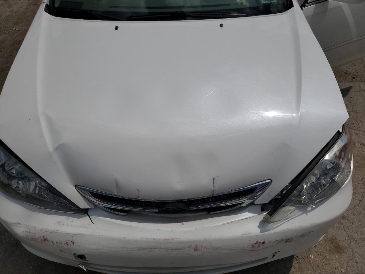 2004 Toyota Camry Le VIN: JTDBE32K040266196 Lot: 52818134