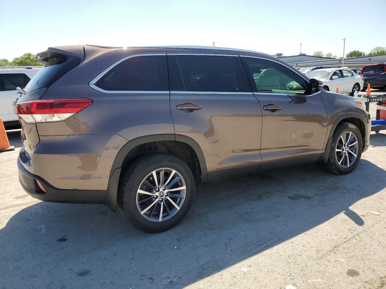 2019 Toyota Highlander Se VIN: 5TDJZRFH3KS710957 Lot: 52189464