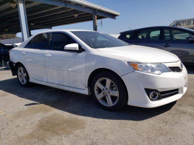  TOYOTA CAMRY 2014 Белый