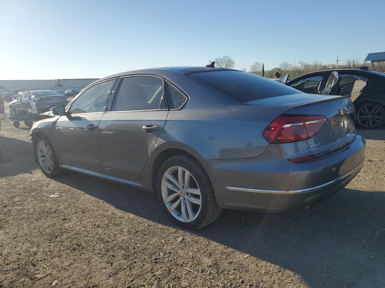 1VWLA7A31KC004598 2019 Volkswagen Passat Wolfsburg