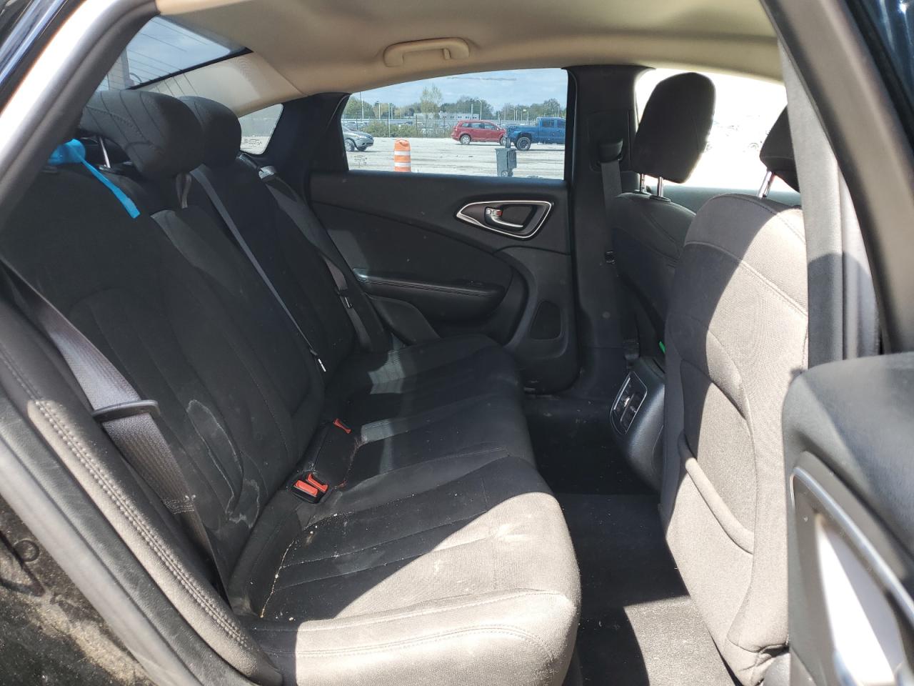2016 Chrysler 200 - Image 10