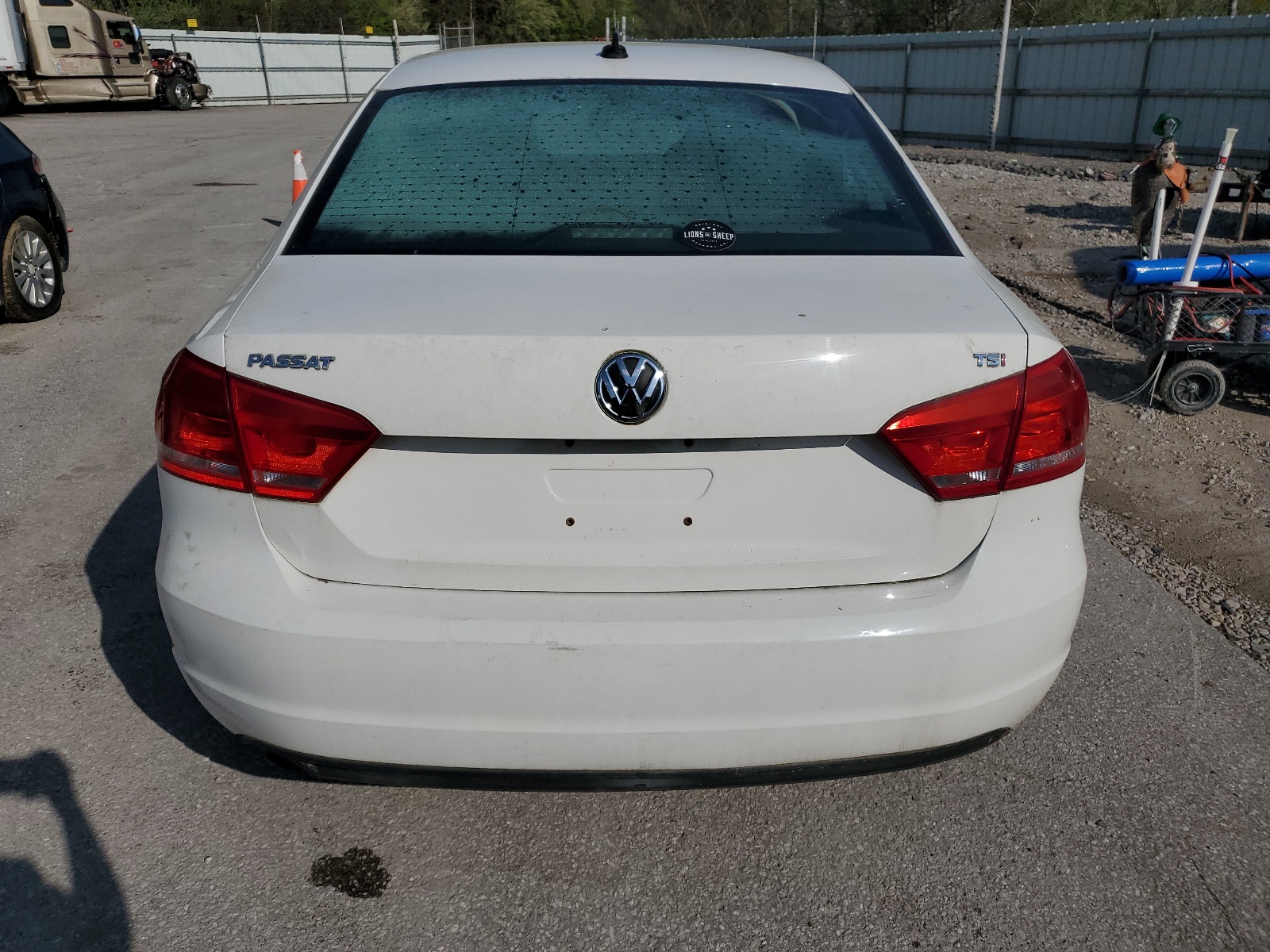 1VWAT7A33FC048352 2015 Volkswagen Passat S