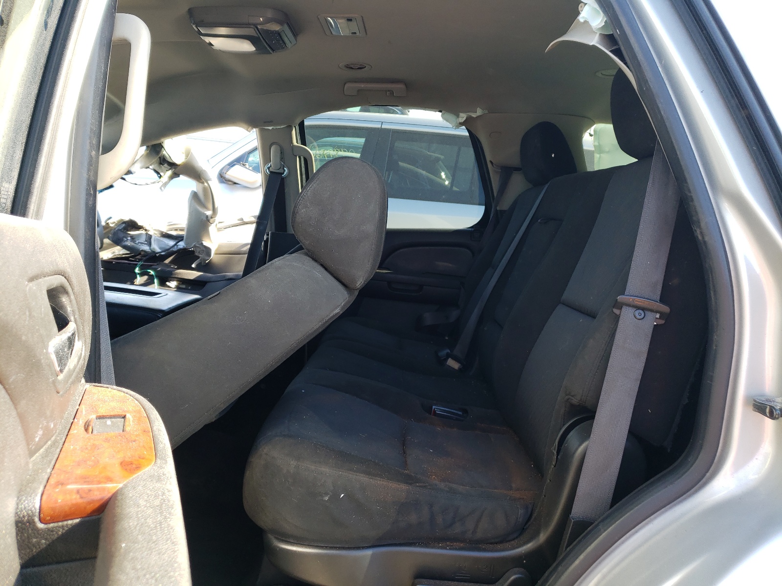 1GNSCAE02BR283974 2011 Chevrolet Tahoe C1500 Ls