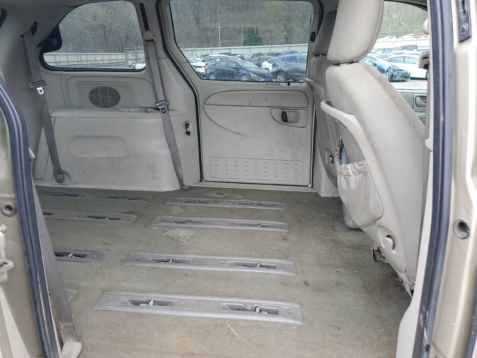 1A4GP45R06B681129 2006 Chrysler Town & Country