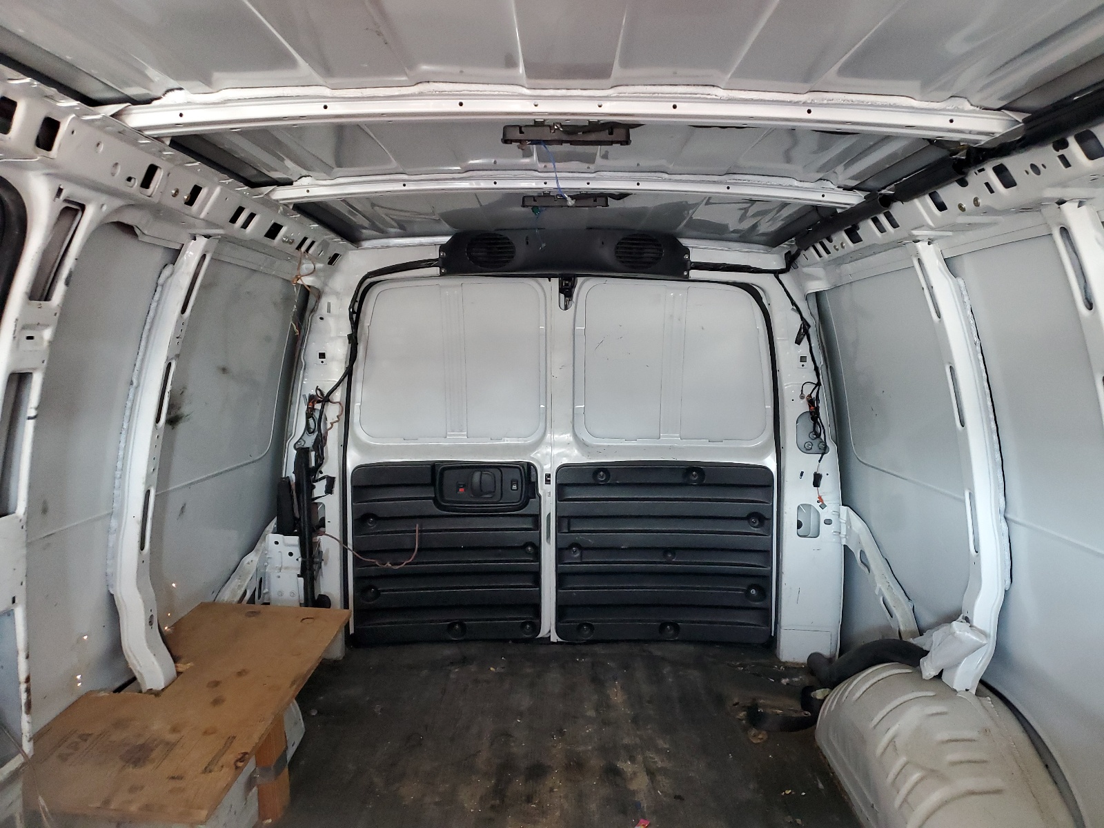 1GCWGAFG2K1318912 2019 Chevrolet Express G2500