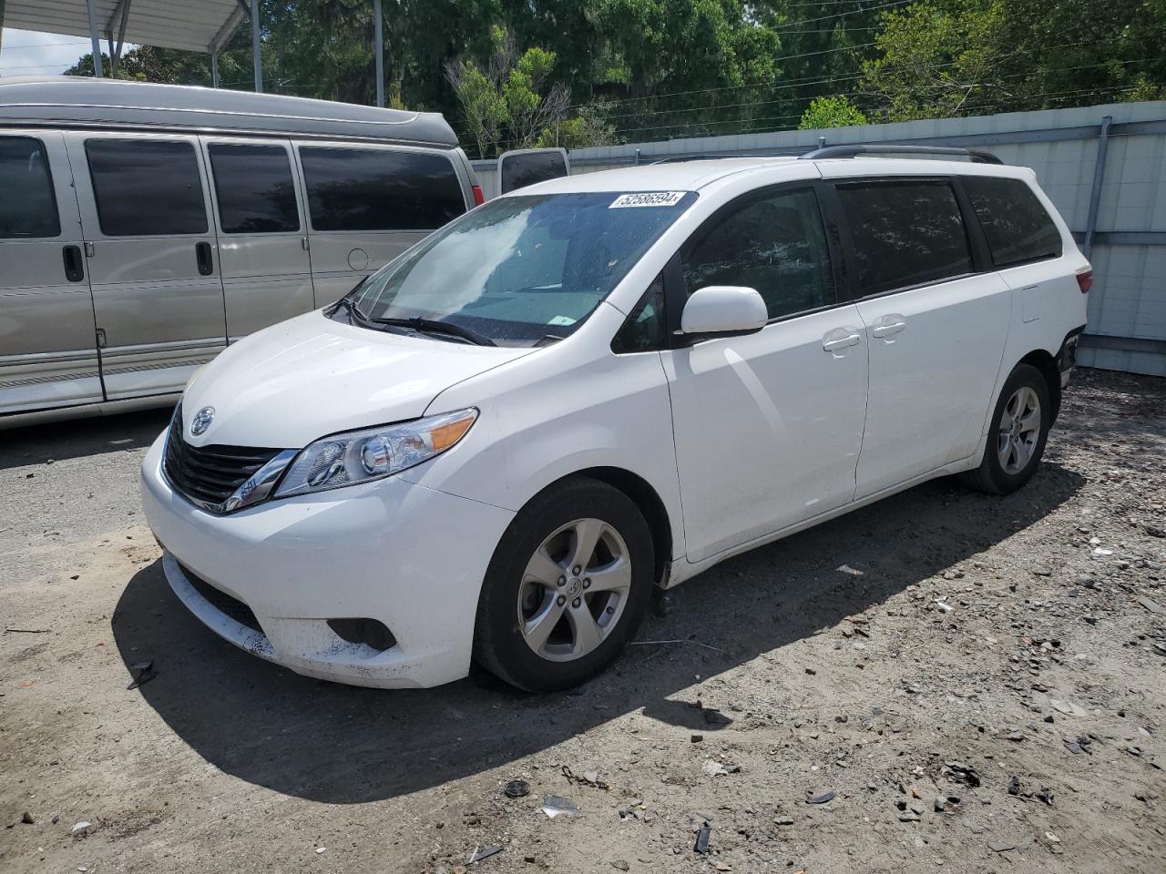 2017 Toyota Sienna Le VIN: 5TDKZ3DC1HS877805 Lot: 52586594