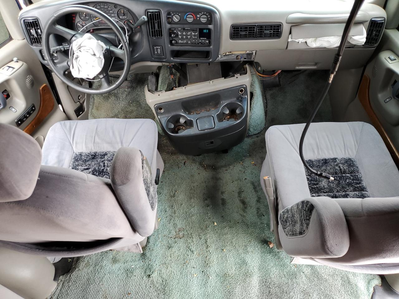 2000 Chevrolet Express G1500 VIN: 1GBFG15M5Y1181629 Lot: 50320444