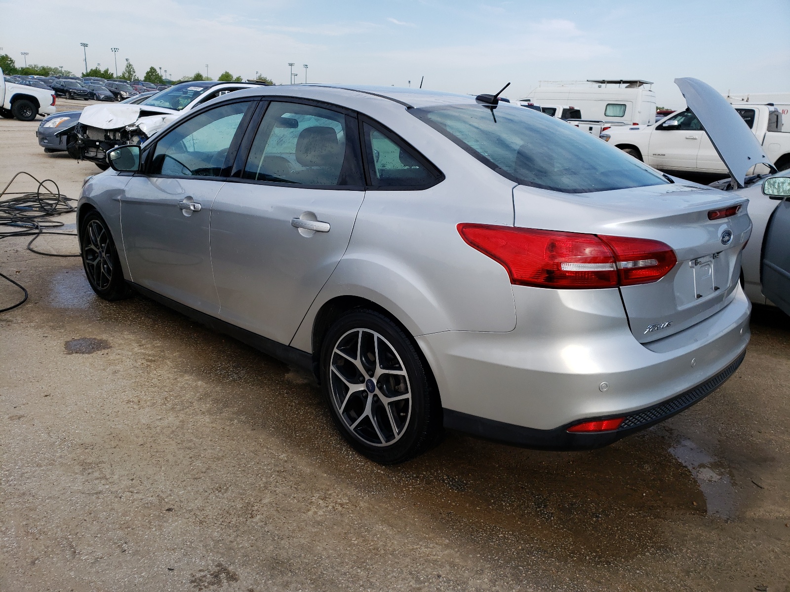 2018 Ford Focus Sel vin: 1FADP3H28JL318720