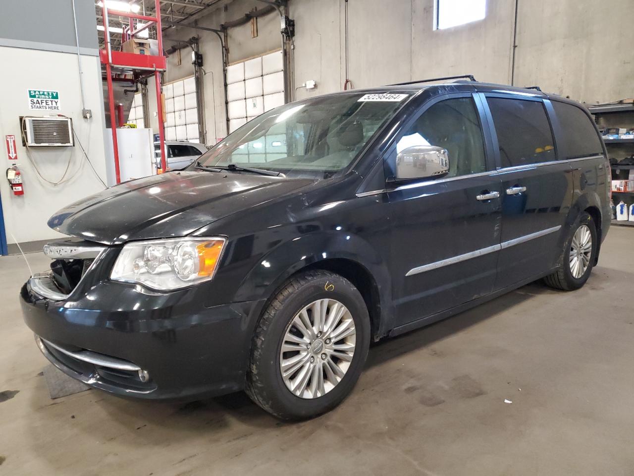 2012 Chrysler Town & Country Touring L en Venta en Blaine, MN - Front End