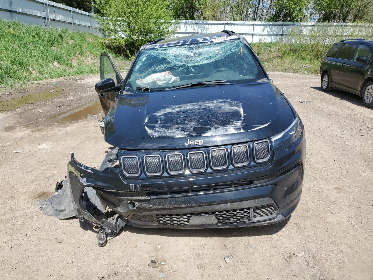 2022 Jeep Compass - Image 5