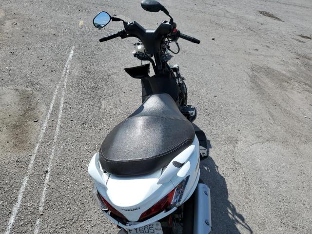 undisplay SUZUKI SCOOTER 2016 Білий