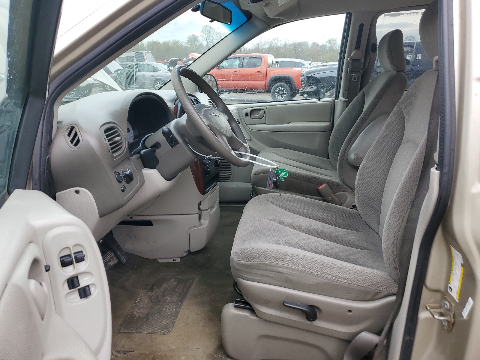 1A4GP45R06B681129 2006 Chrysler Town & Country