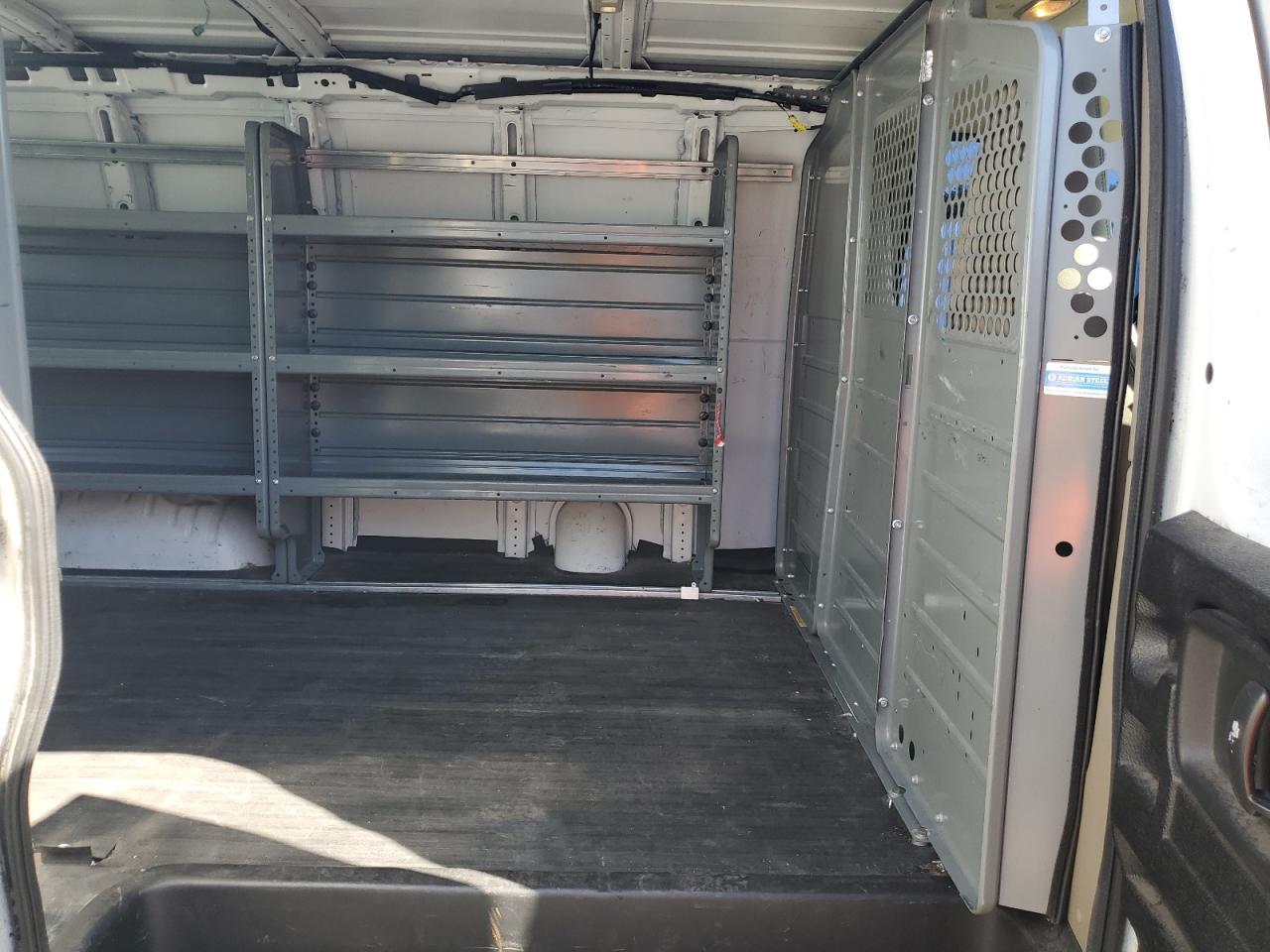 2017 Chevrolet Express G2500 VIN: 1GCWGAFF8H1118083 Lot: 49868394