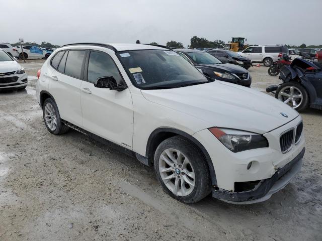 Кроссоверы BMW X1 2015 Белы