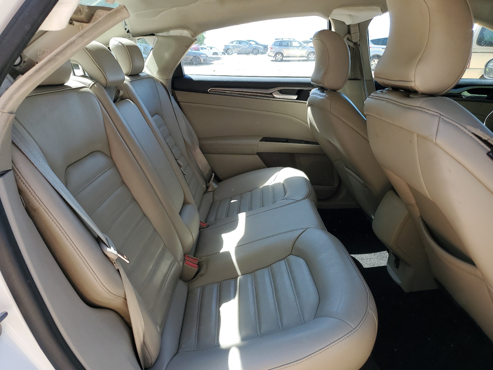 3FA6P0HDXJR104077 2018 Ford Fusion Se