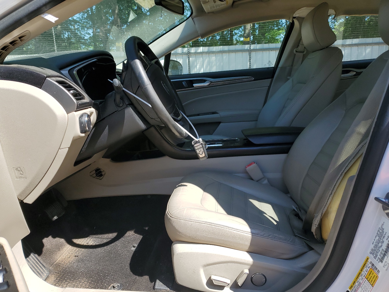 3FA6P0HDXJR104077 2018 Ford Fusion Se