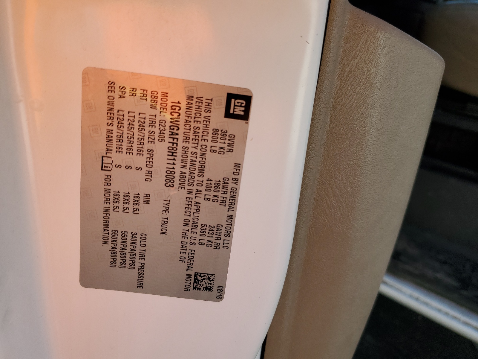 1GCWGAFF8H1118083 2017 Chevrolet Express G2500