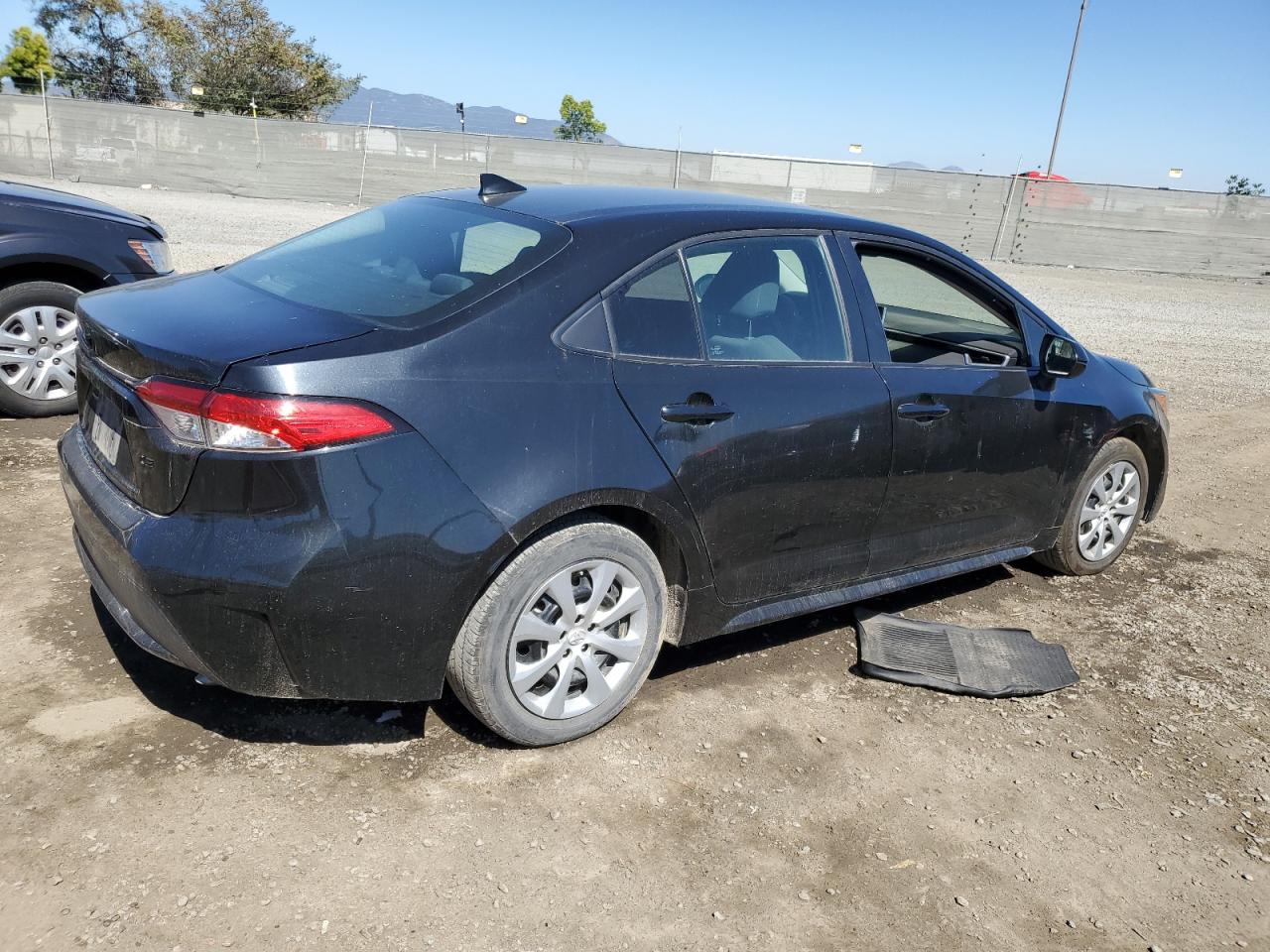 2021 Toyota Corolla Le VIN: 5YFEPMAE9MP270438 Lot: 50955834