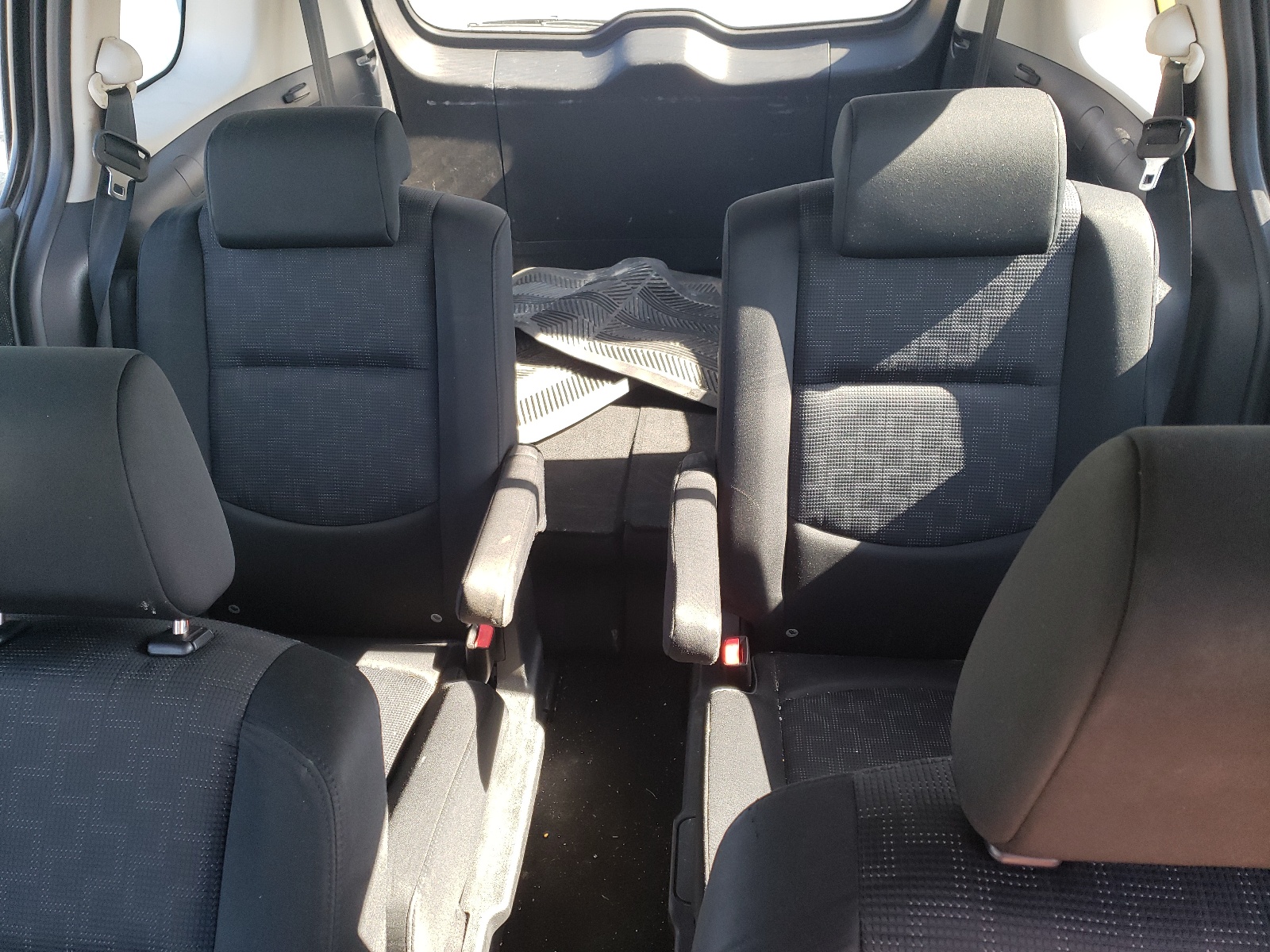 JM1CR293990327859 2009 Mazda 5