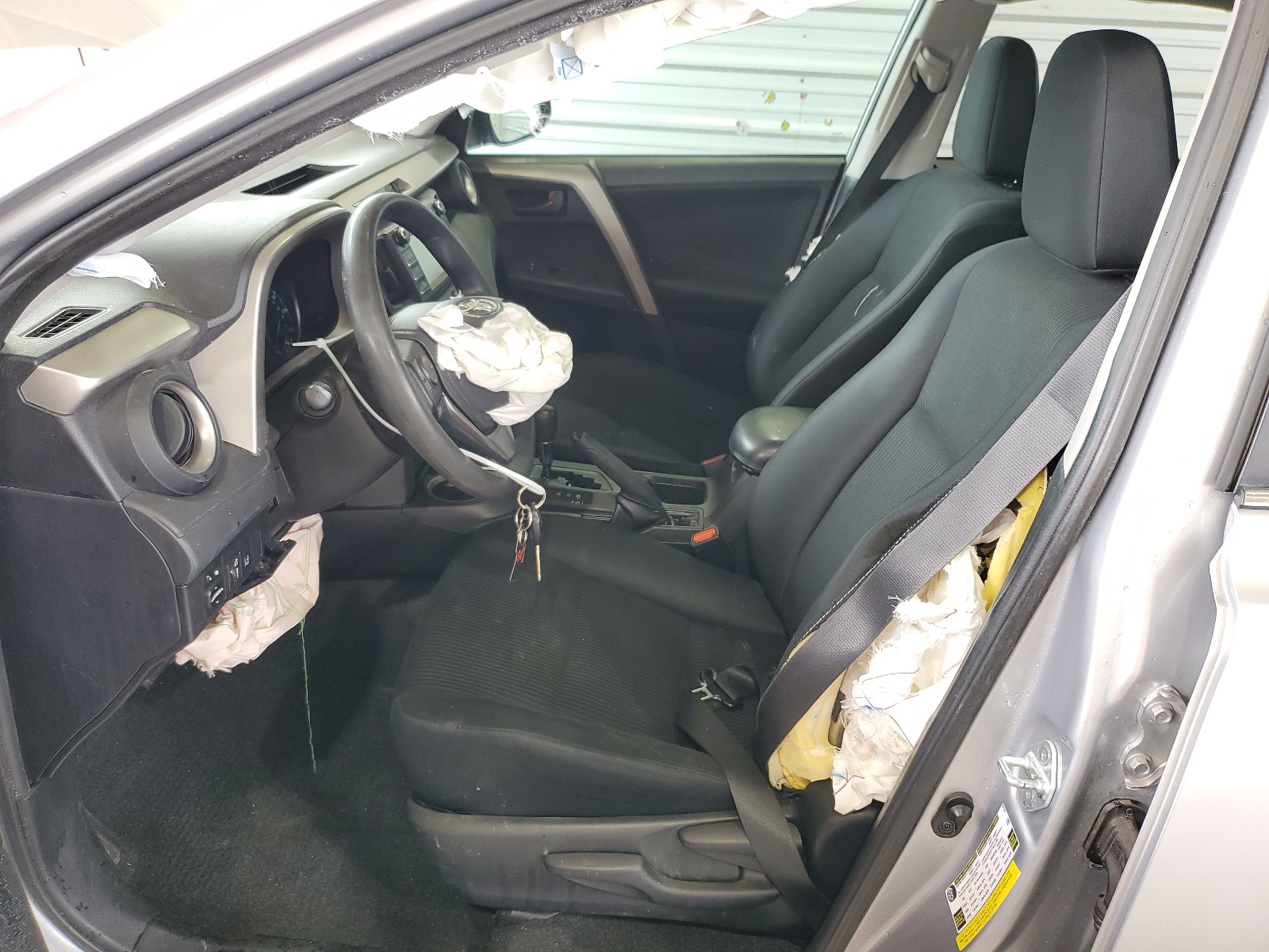 2T3ZFREV0HW360245 2017 Toyota Rav4 Le