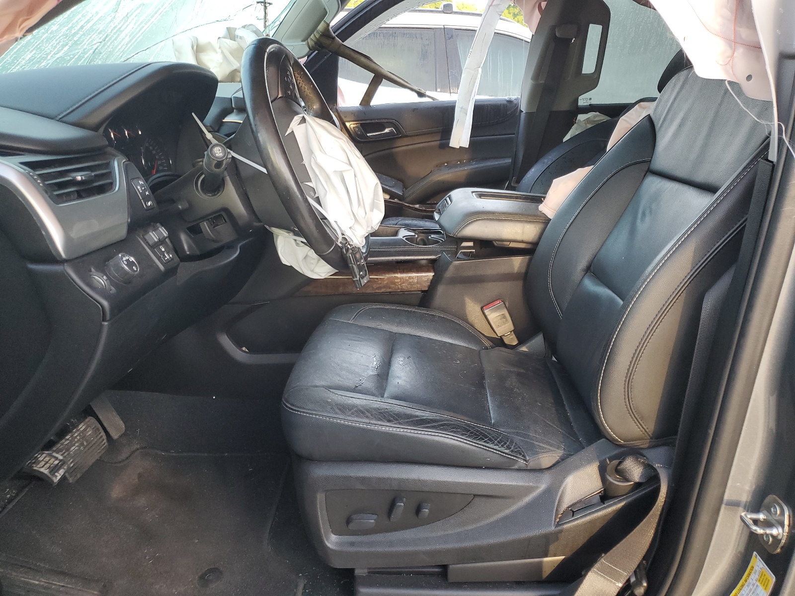 1GNSCBKCXKR242125 2019 Chevrolet Tahoe C1500 Lt