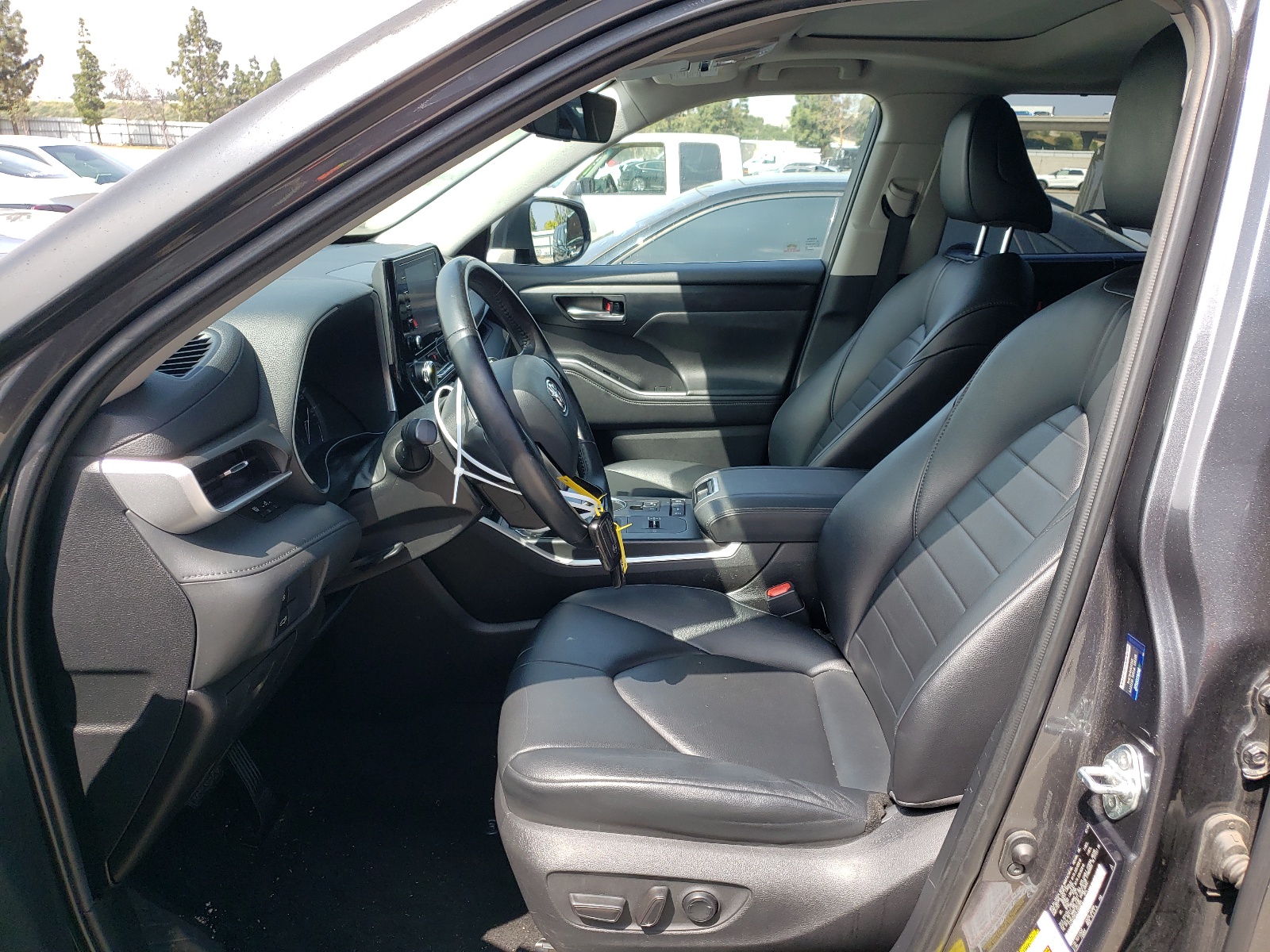 5TDHZRAH3LS504805 2020 Toyota Highlander Xle