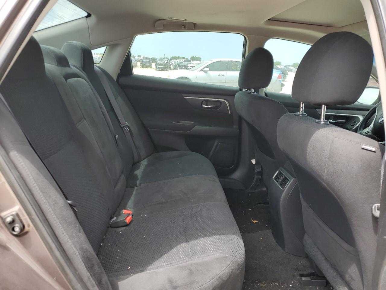 2015 Nissan Altima - Image 10