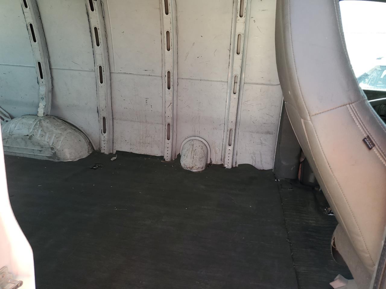 2018 Chevrolet Express G2500 VIN: 1GCWGAFP8J1321554 Lot: 52197174