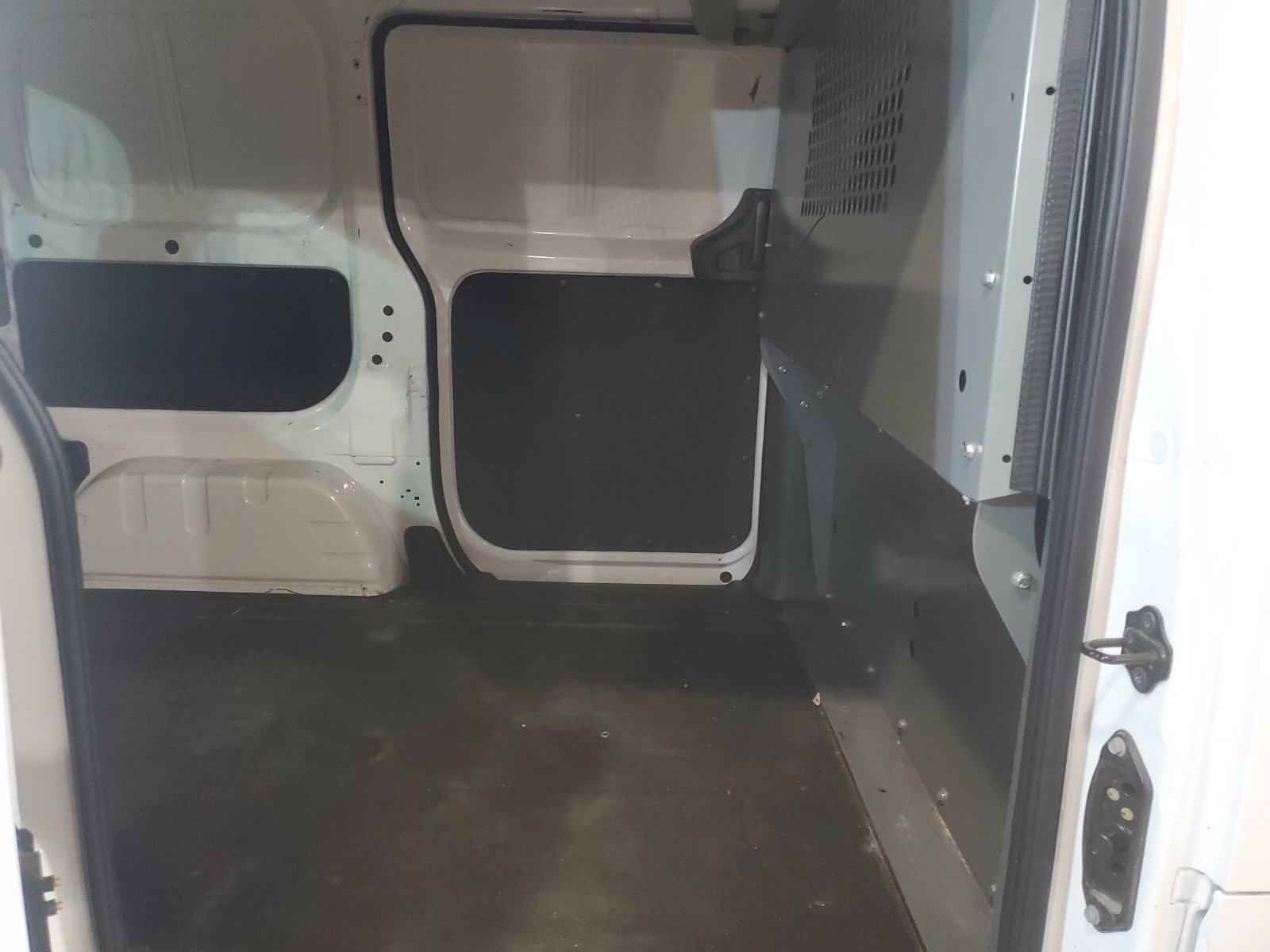 3N6CM0KN6HK697282 2017 Nissan Nv200 2.5S