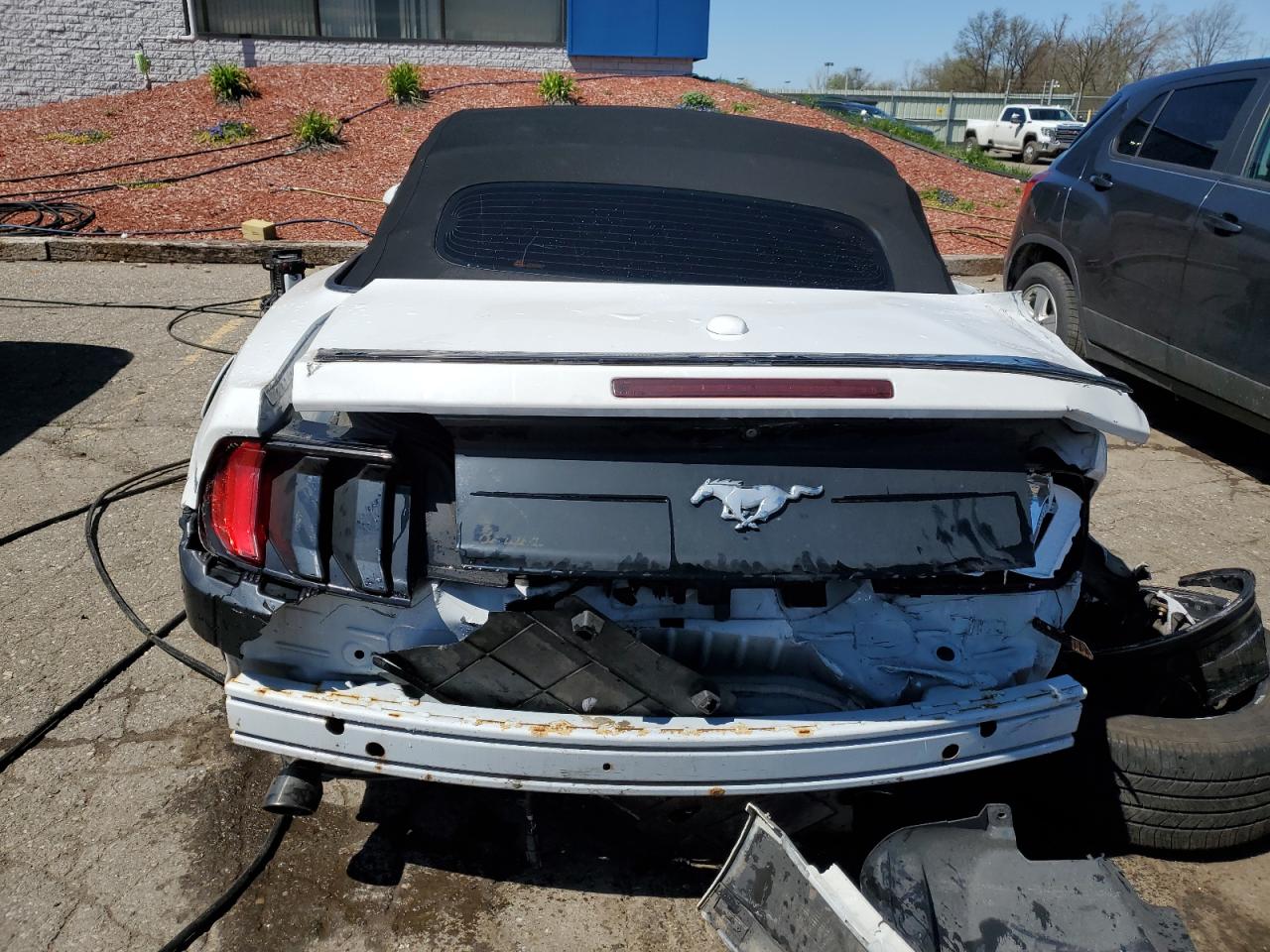 2018 Ford Mustang VIN: 1FATP8UH5J5138862 Lot: 51225844