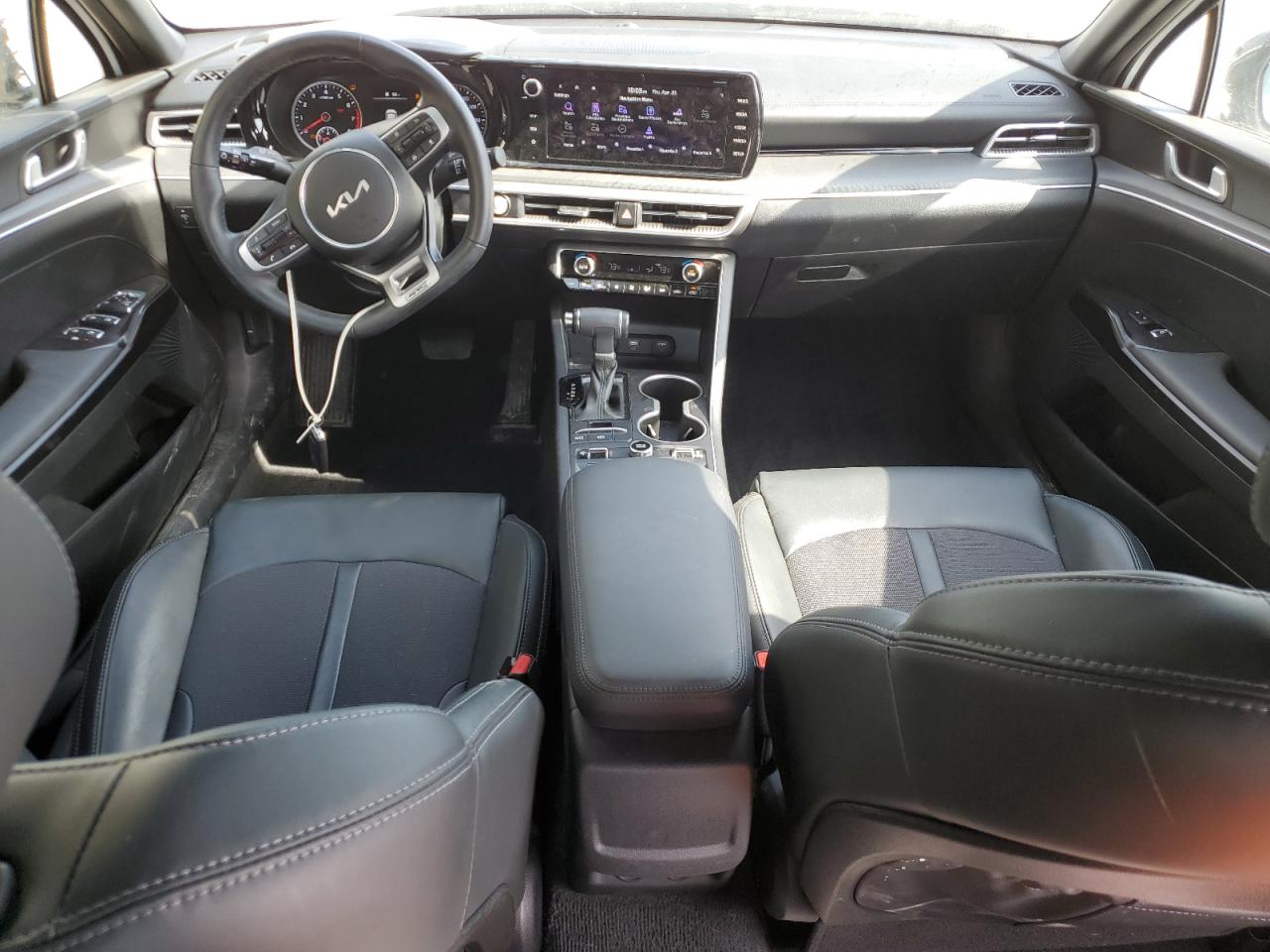 2024 Kia K5 - Image 8