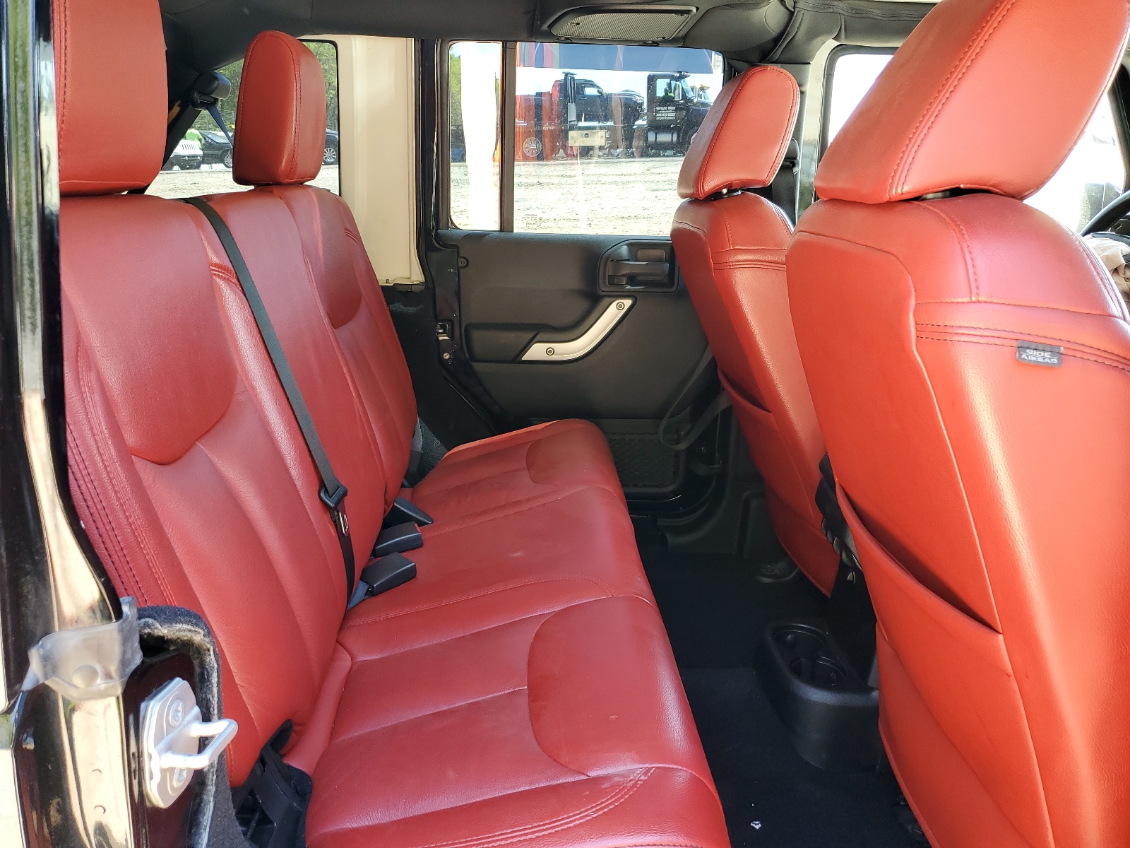 1C4BJWEG2GL125475 2016 Jeep Wrangler Unlimited Sahara