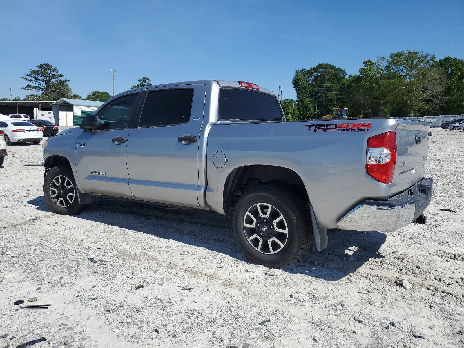 5TFDY5F12HX660695 2017 Toyota Tundra Crewmax Sr5