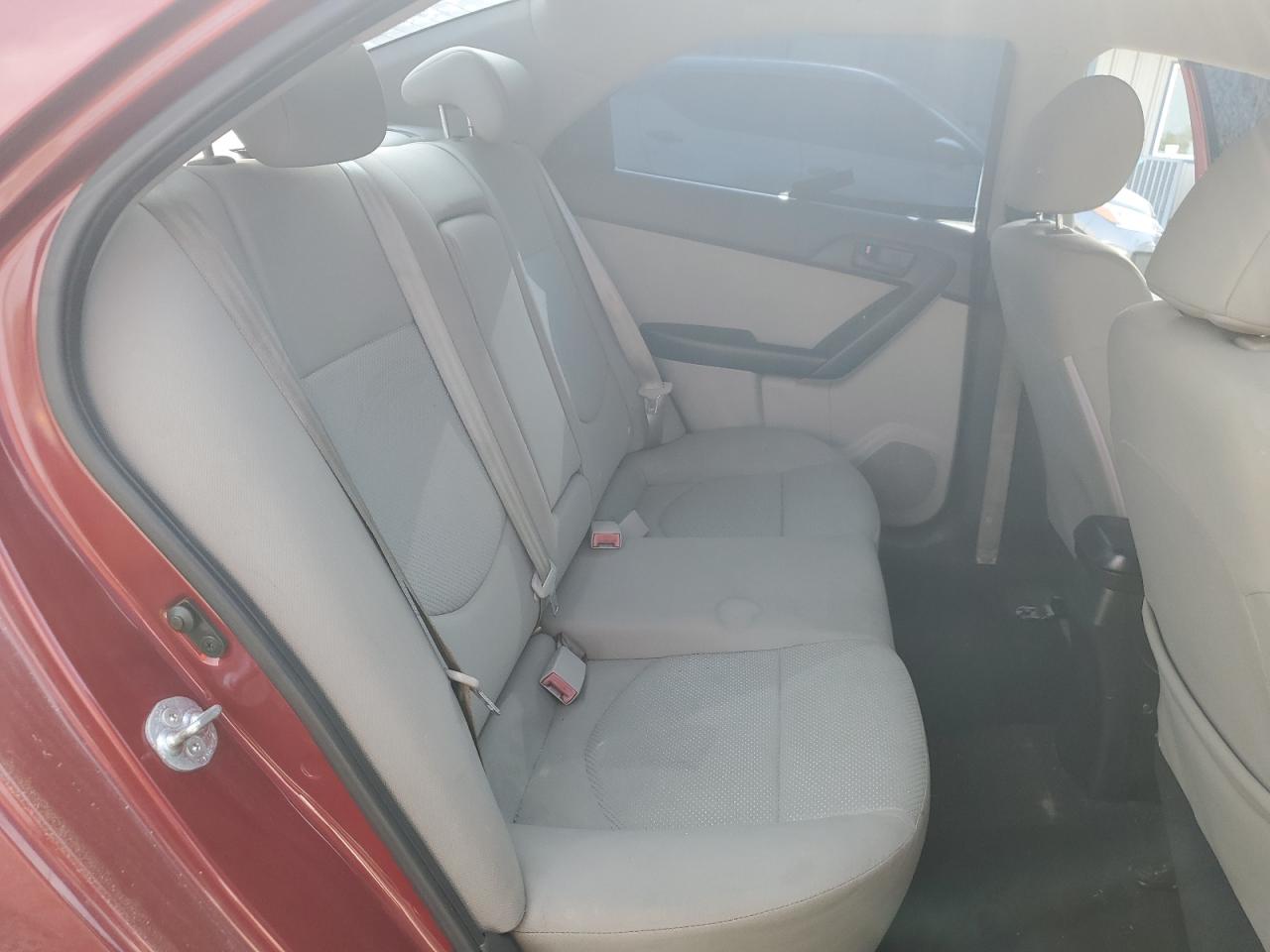 2010 Kia Forte - Image 11