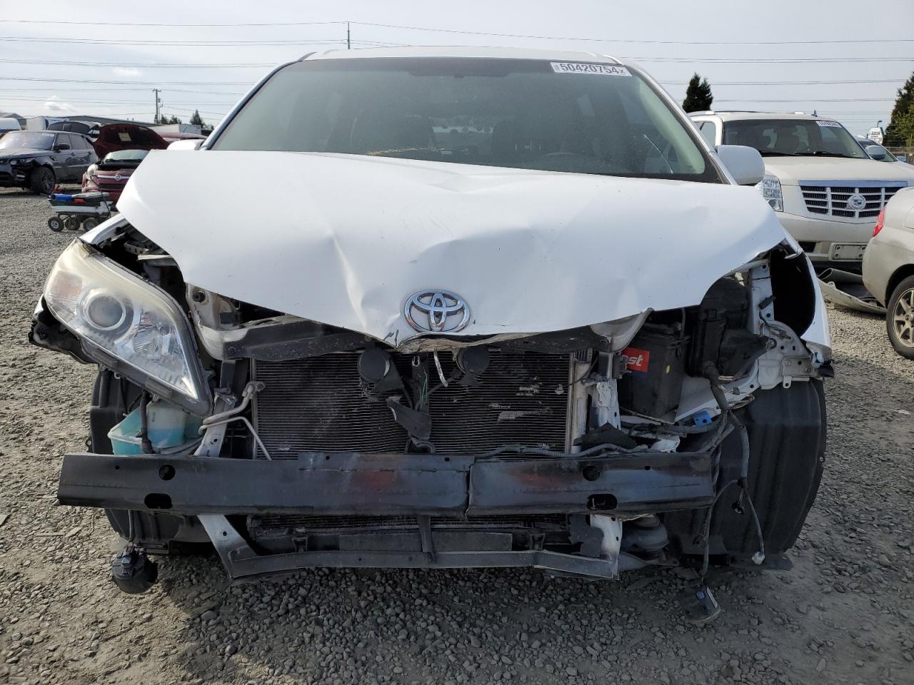 2011 Toyota Sienna - Image 5