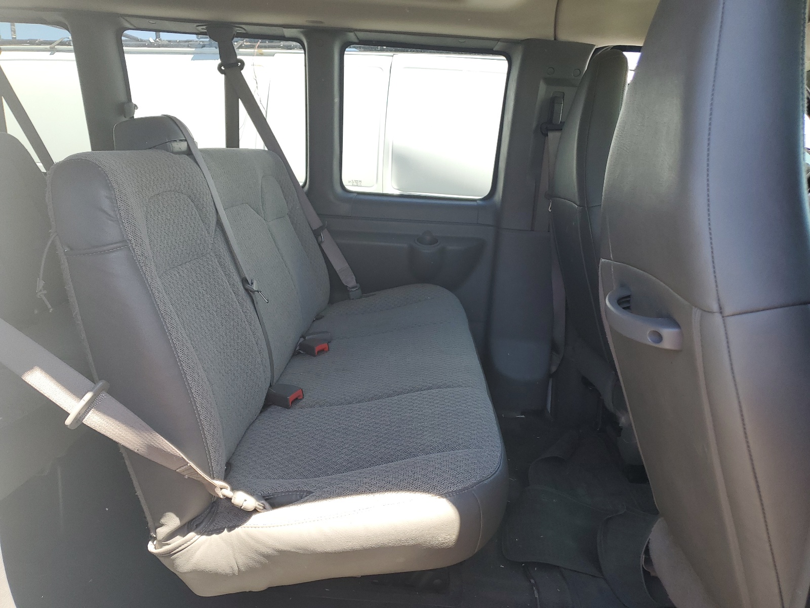 1GAZGMFP9J1342632 2018 Chevrolet Express G3500 Lt