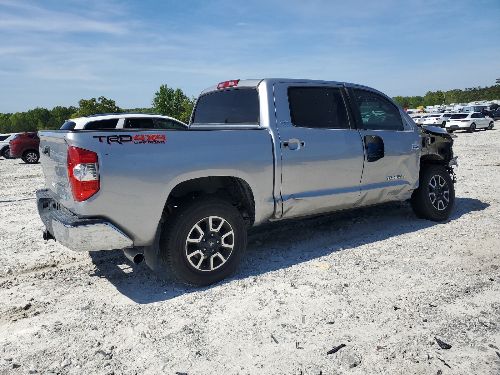 5TFDY5F12HX660695 2017 Toyota Tundra Crewmax Sr5