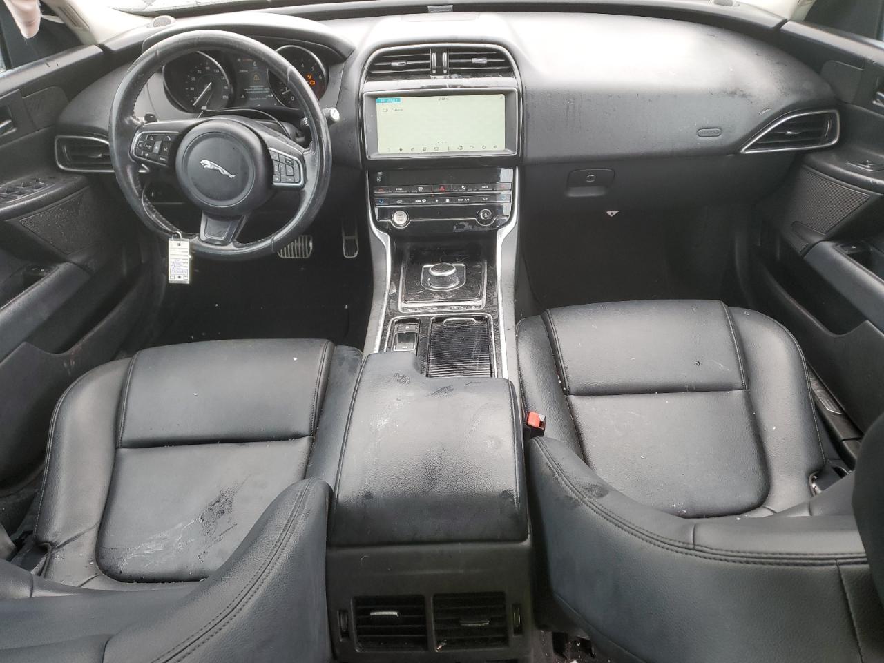 2019 Jaguar XE - Image 8