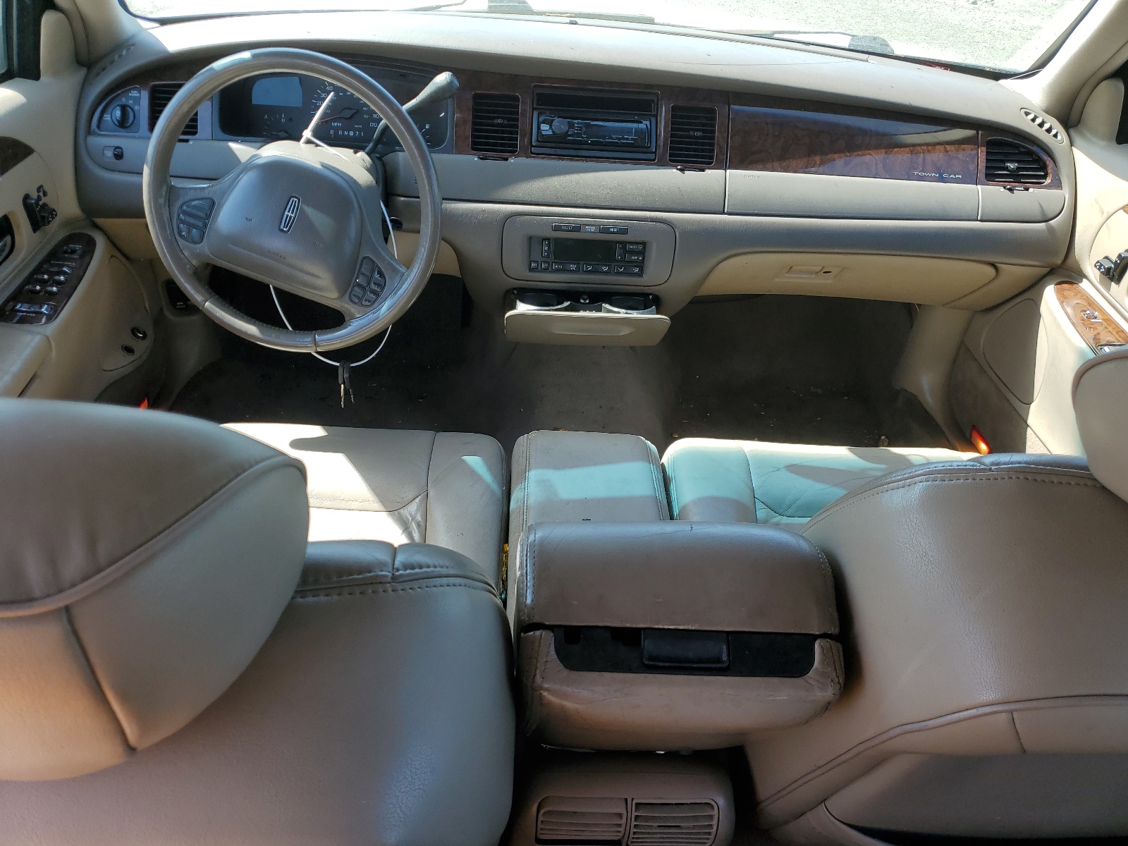 1LNHM82W0XY663230 1999 Lincoln Town Car Signature